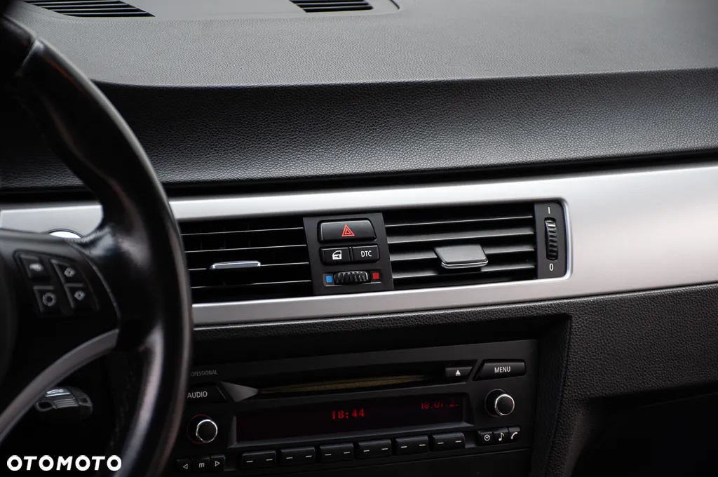 BMW Seria 3 320i - 37