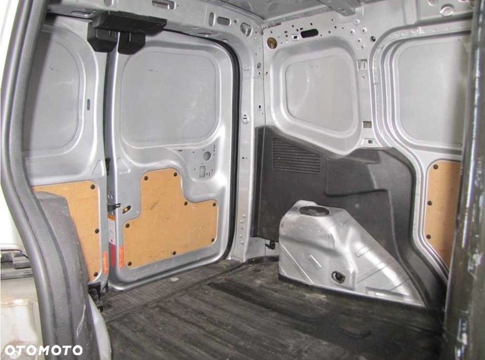 Ford Transit Courier - 21