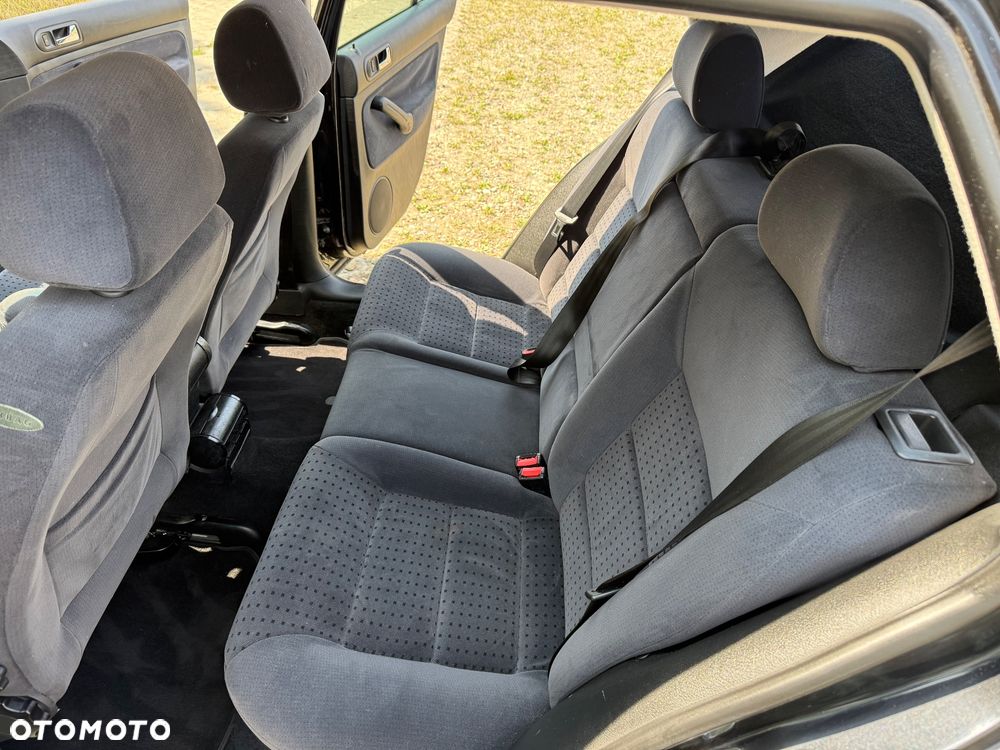 Volkswagen Golf 1.6 - 11