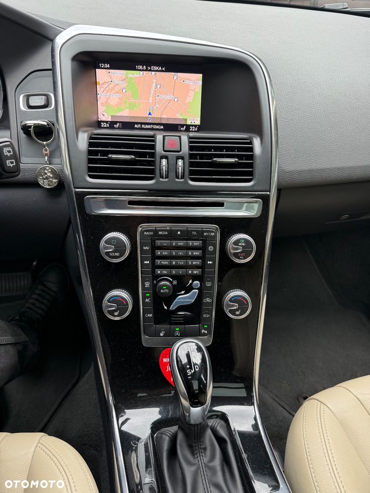 Volvo XC 60 D4 Momentum Pro - 10