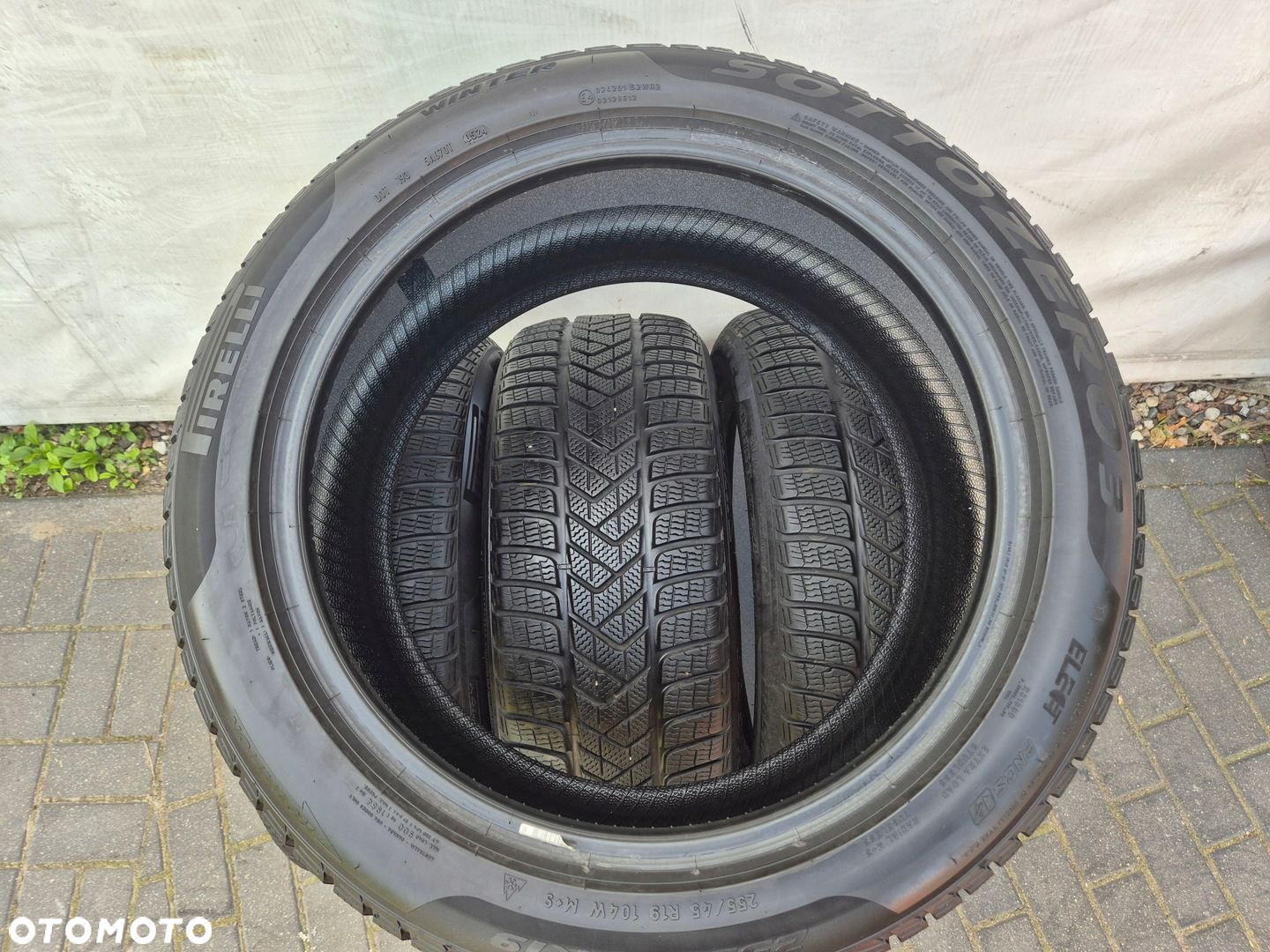 255/45/19 255/45r19 Pirelli Winter SottoZero 3 104w T0 - 4