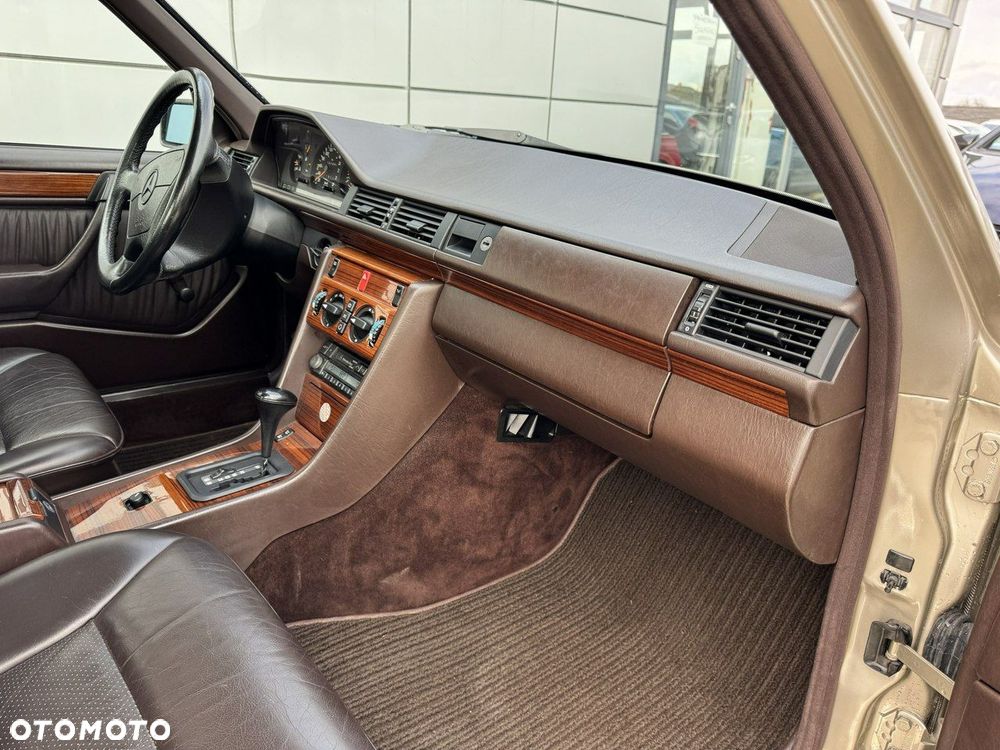 Mercedes-Benz Klasa E - 20