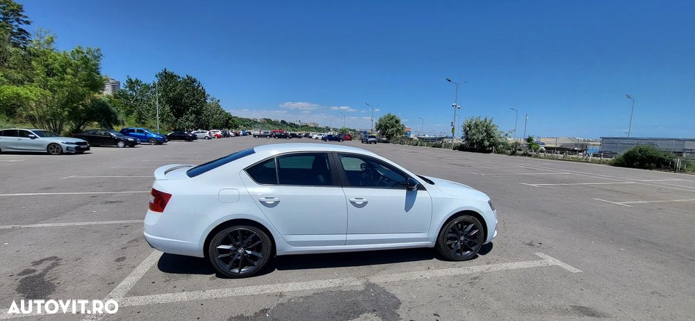 Skoda Octavia 2.0 TDI RS DSG - 2