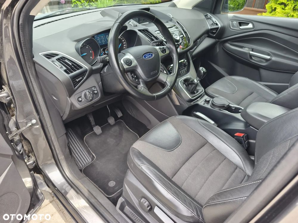 Ford Kuga 2.0 TDCi 2x4 Titanium - 12