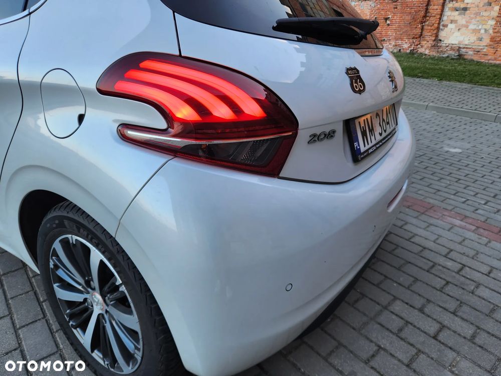 Peugeot 208 - 18