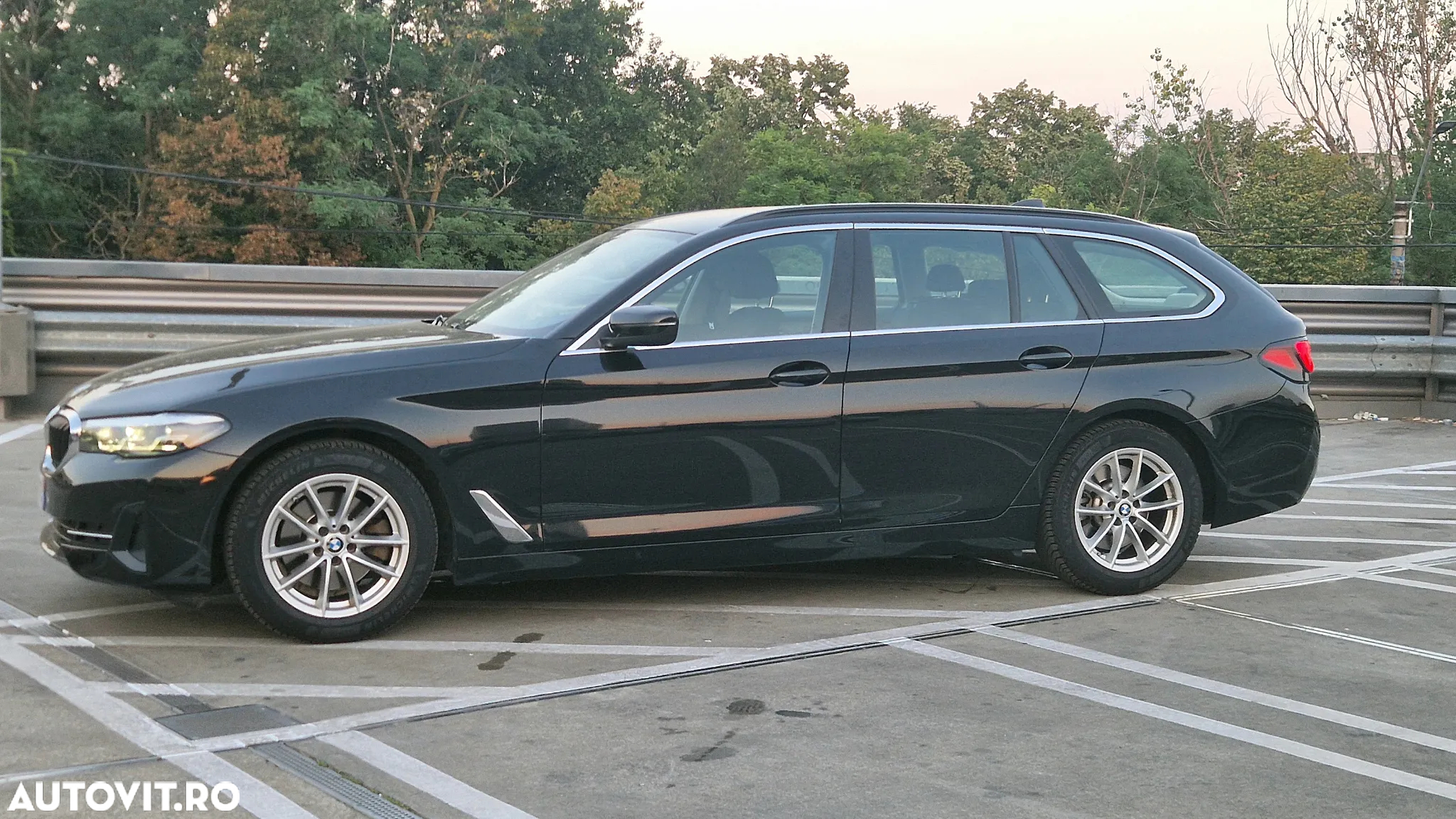 BMW Seria 5 520d Touring Aut. Luxury Line - 2