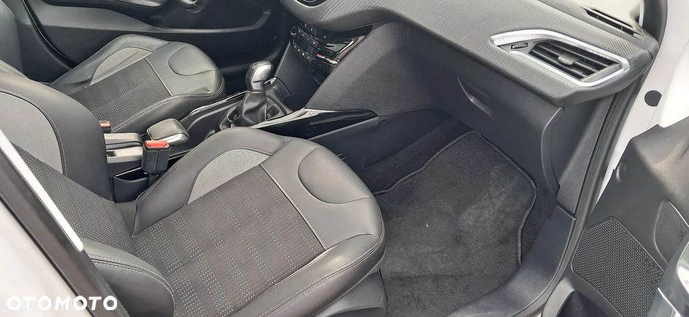 Peugeot 2008 1.6 BlueHDi Allure - 12