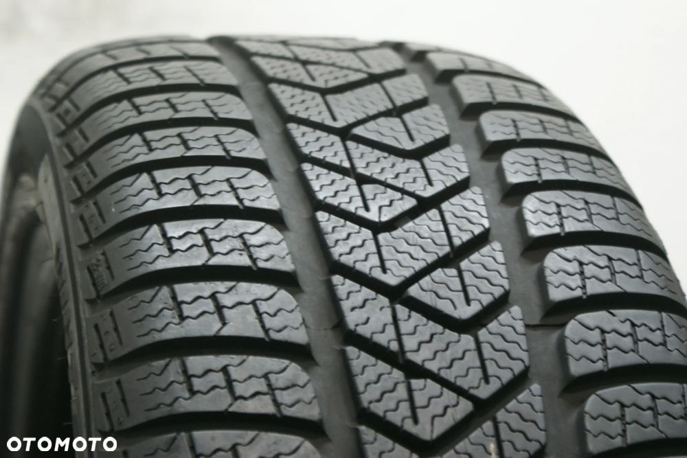 205/50R17 PIRELLI WINTER SOTTOZERO 3 , 7mm 2021r A10033 - 2