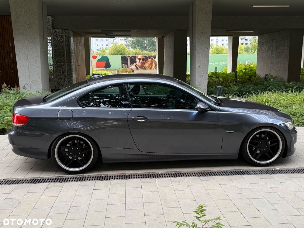 BMW Seria 3 320i Coupe - 2