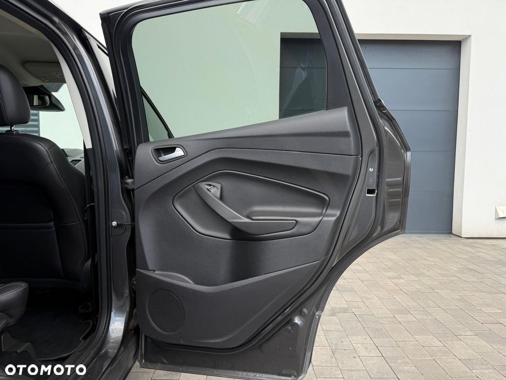 Ford Kuga 2.0 TDCi 4x4 Titanium - 33