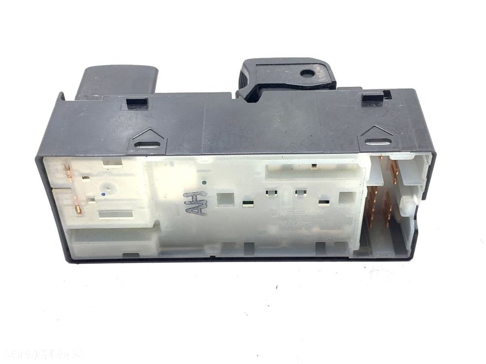 PRZEŁĄCZNIK SZYB - 89.00 PLN - NISSAN MICRA IV (K13K) 2010 - 2022 1.2 59 kW [80 KM] benzyna 2010 - - 3