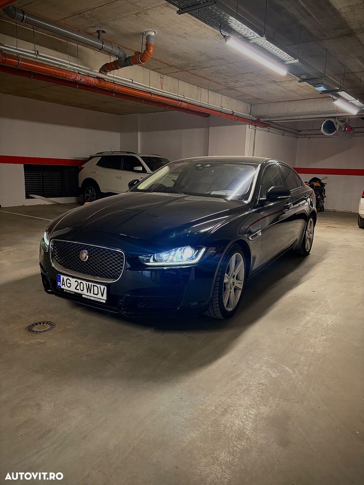 Jaguar XE 2.0 Prestige - 4