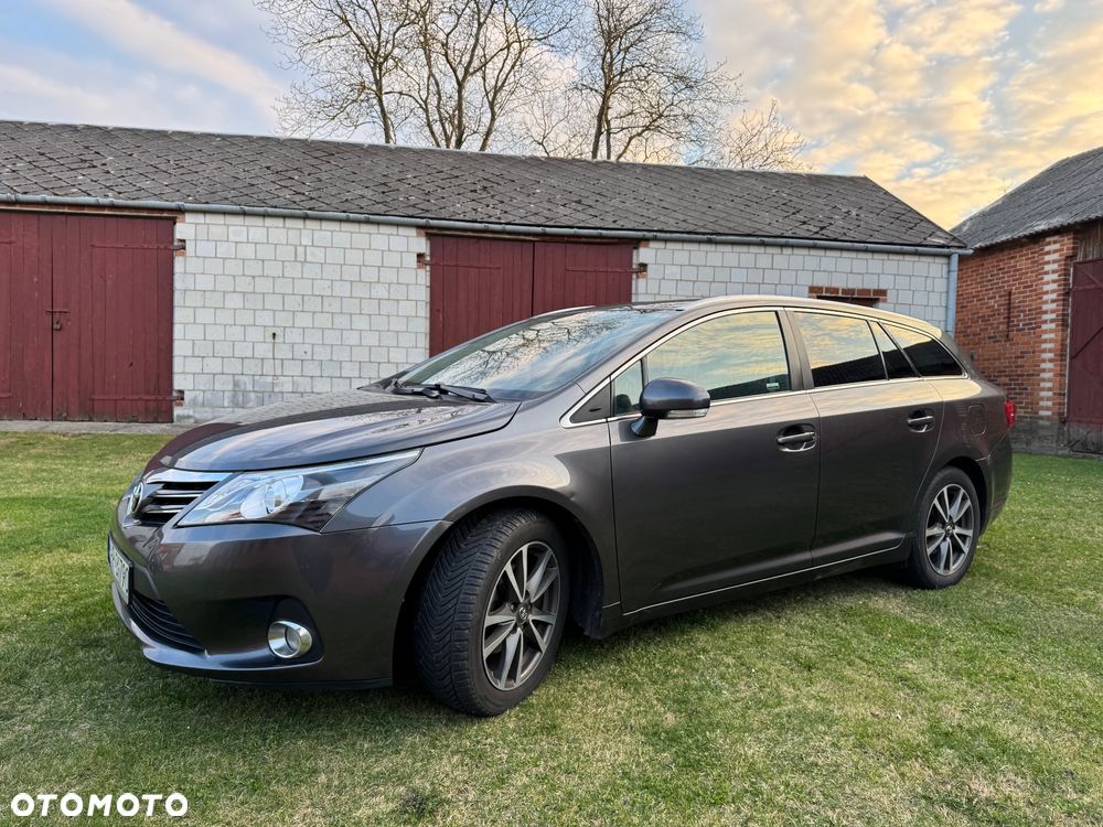 Toyota Avensis 2.0 D-4D - 12