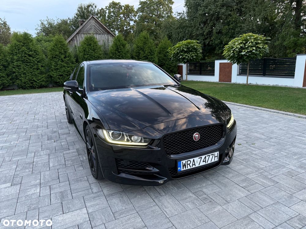Jaguar XE 2.0 D AWD R-Sport - 35