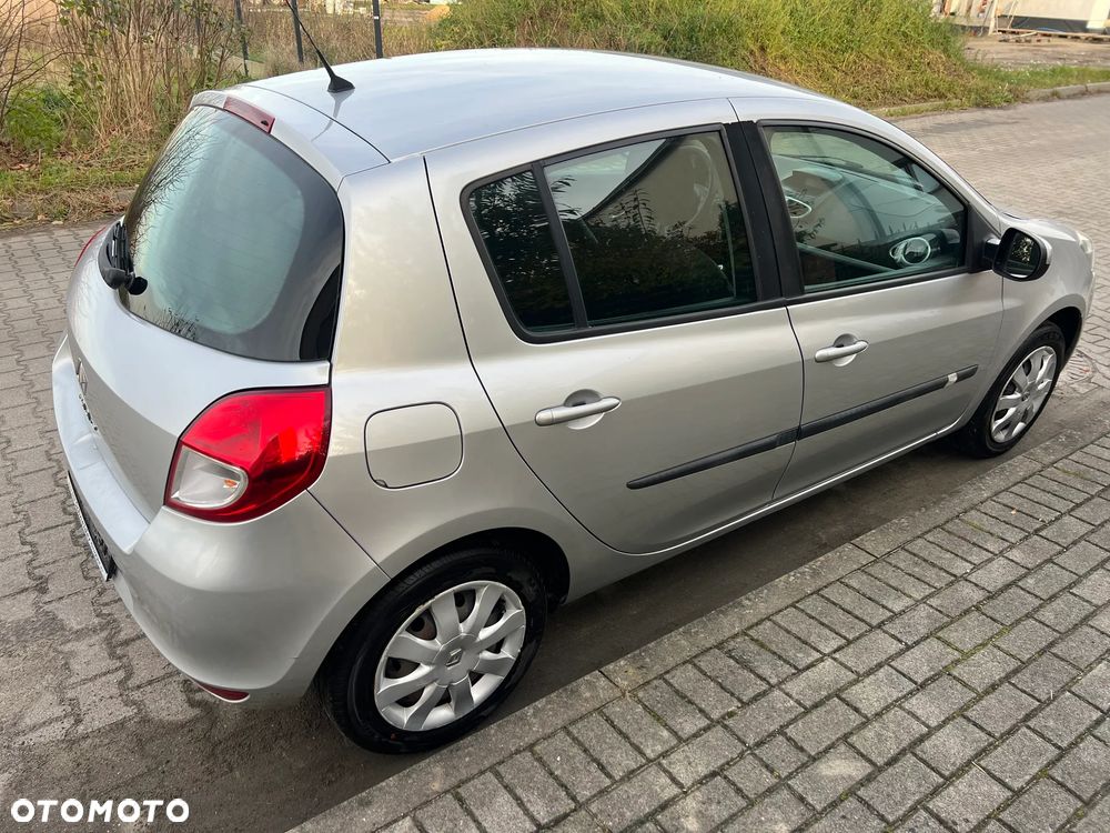 Renault Clio - 11