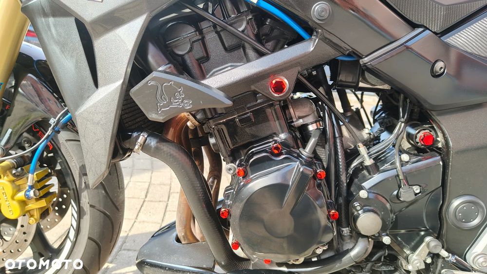 Suzuki GSR - 10