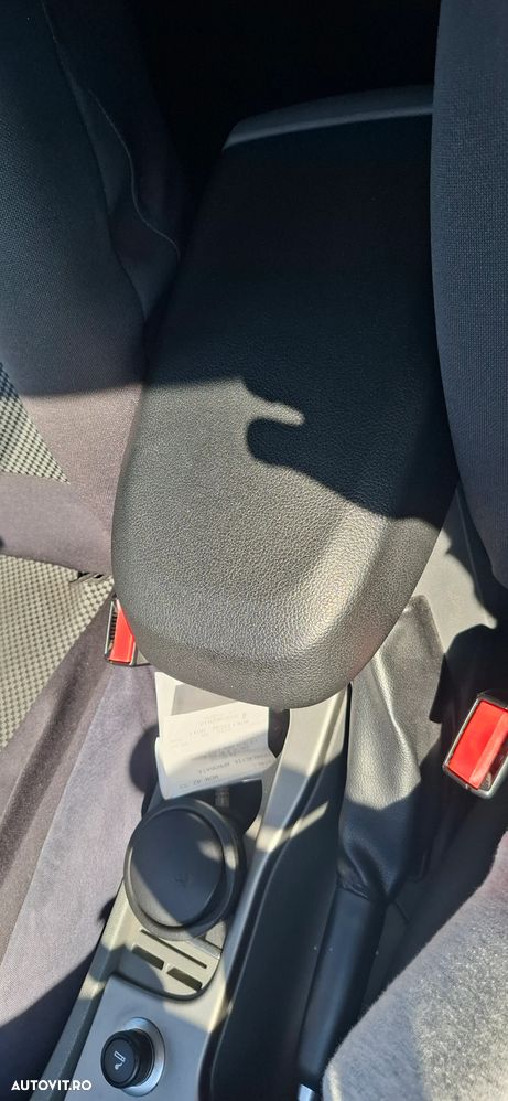 Ford Focus 1.6i Trend - 11