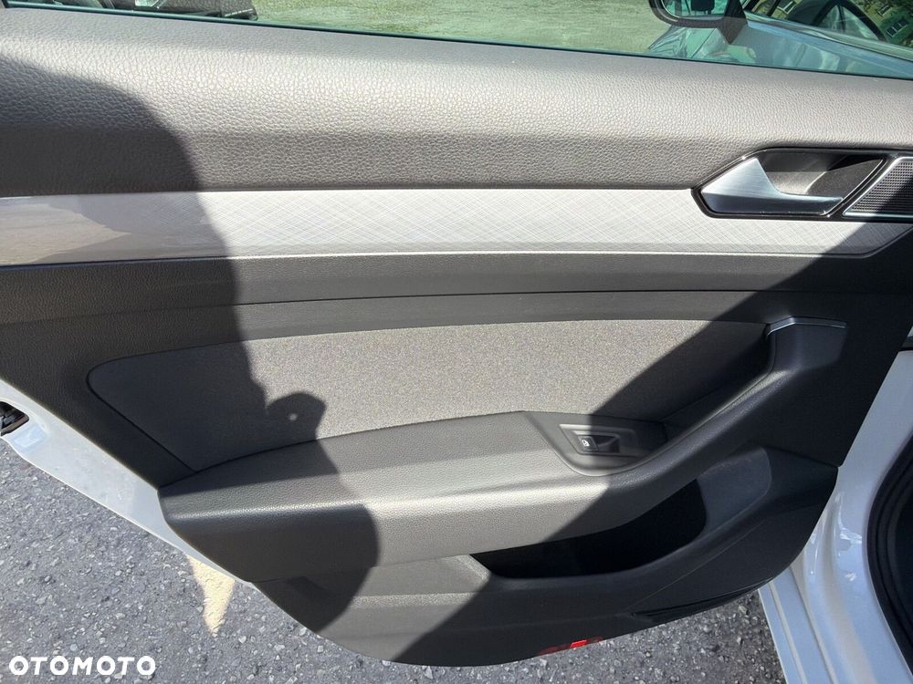 Volkswagen Passat - 33