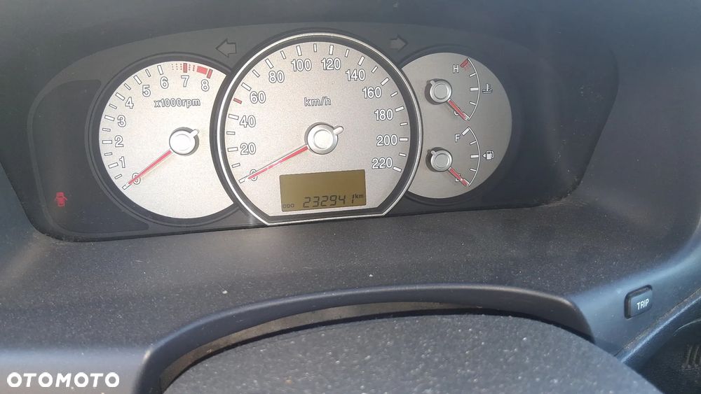 Kia Carens 2.0 EX - 6
