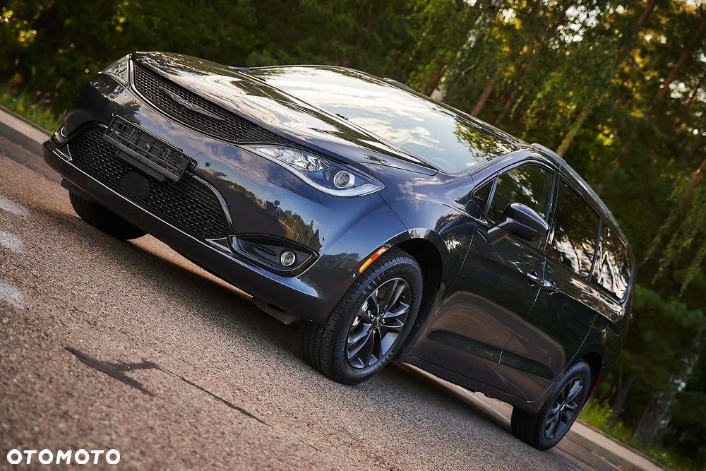 Chrysler Pacifica - 10