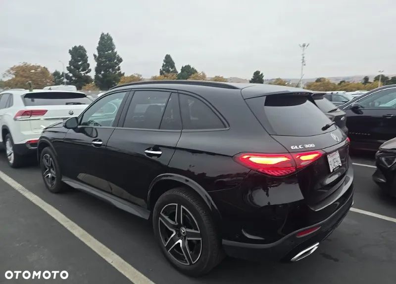 Mercedes-Benz GLC 300 4Matic 9G-TRONIC AMG Line - 5