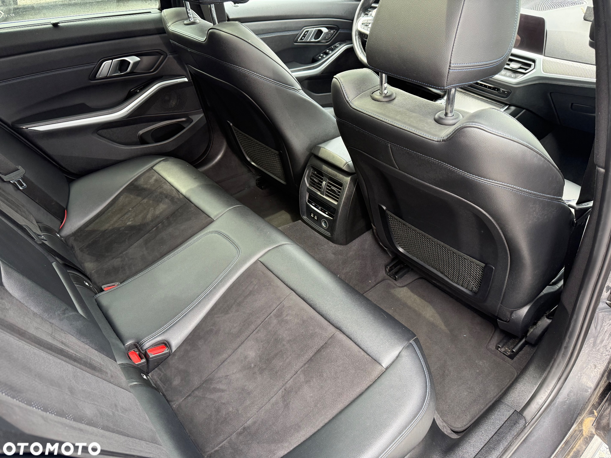 BMW Seria 3 318d M Sport Shadow - 10