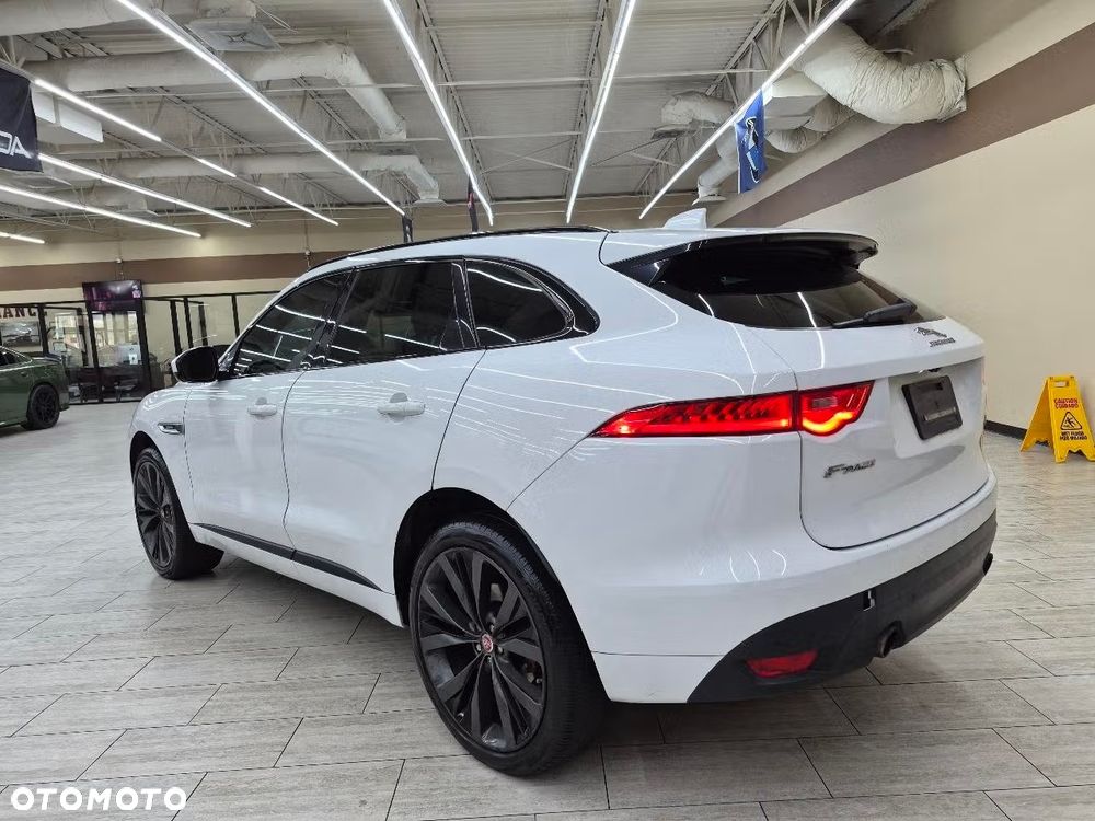 Jaguar F-Pace 2.0 i4D AWD R-Sport - 12