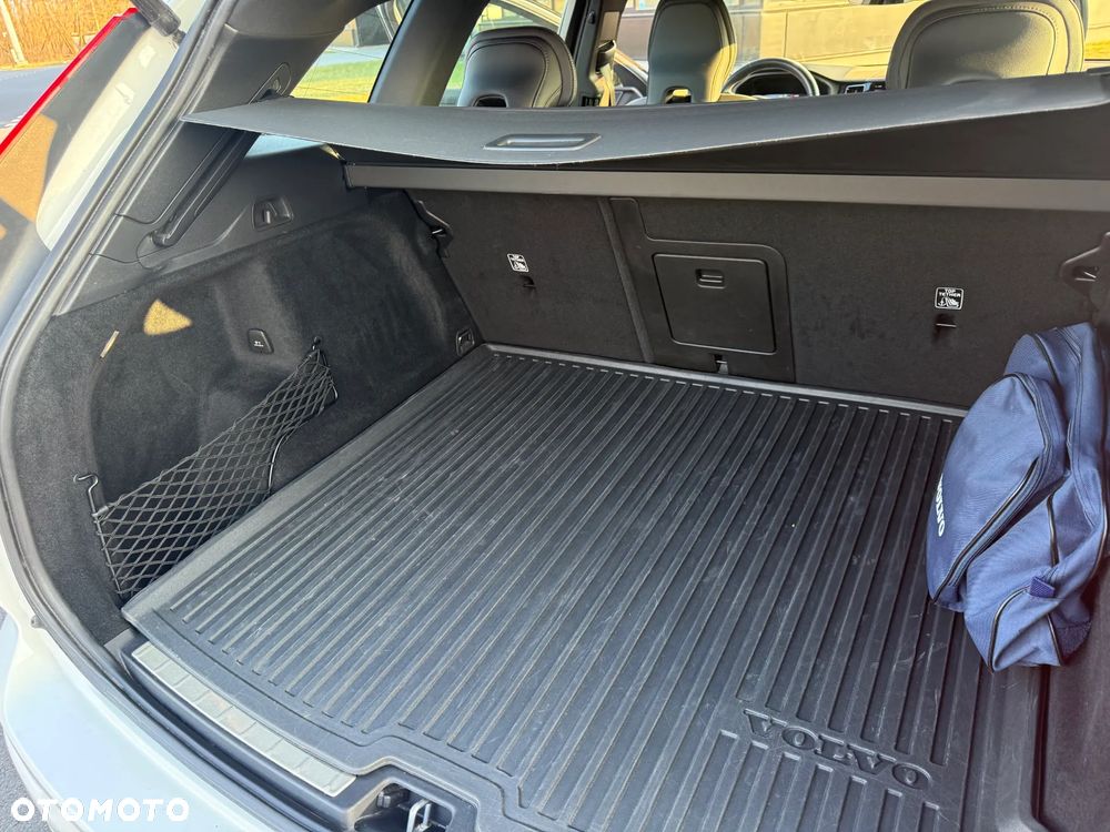 Volvo XC 60 D4 AWD R-Design - 23