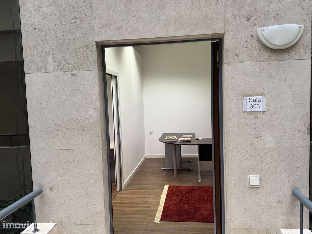Escritório c/ 37m2 em frente a Estação Metro Galiza (Porto) - Grande imagem: 3/16
