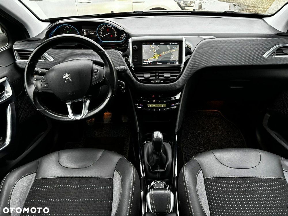 Peugeot 2008 1.2 Pure Tech Allure S&S - 18