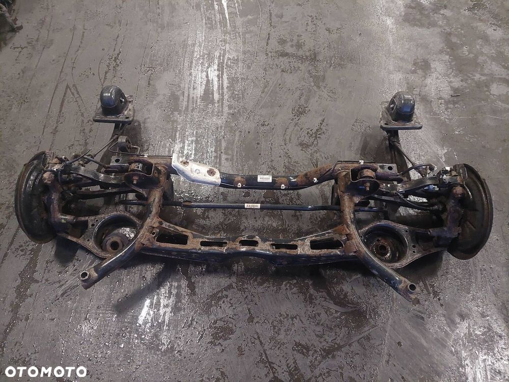 BELKA OŚ ZAWIESZENIA TYŁ TARCZE Z ABS SKODA OCTAVIA II HB 5D - 4