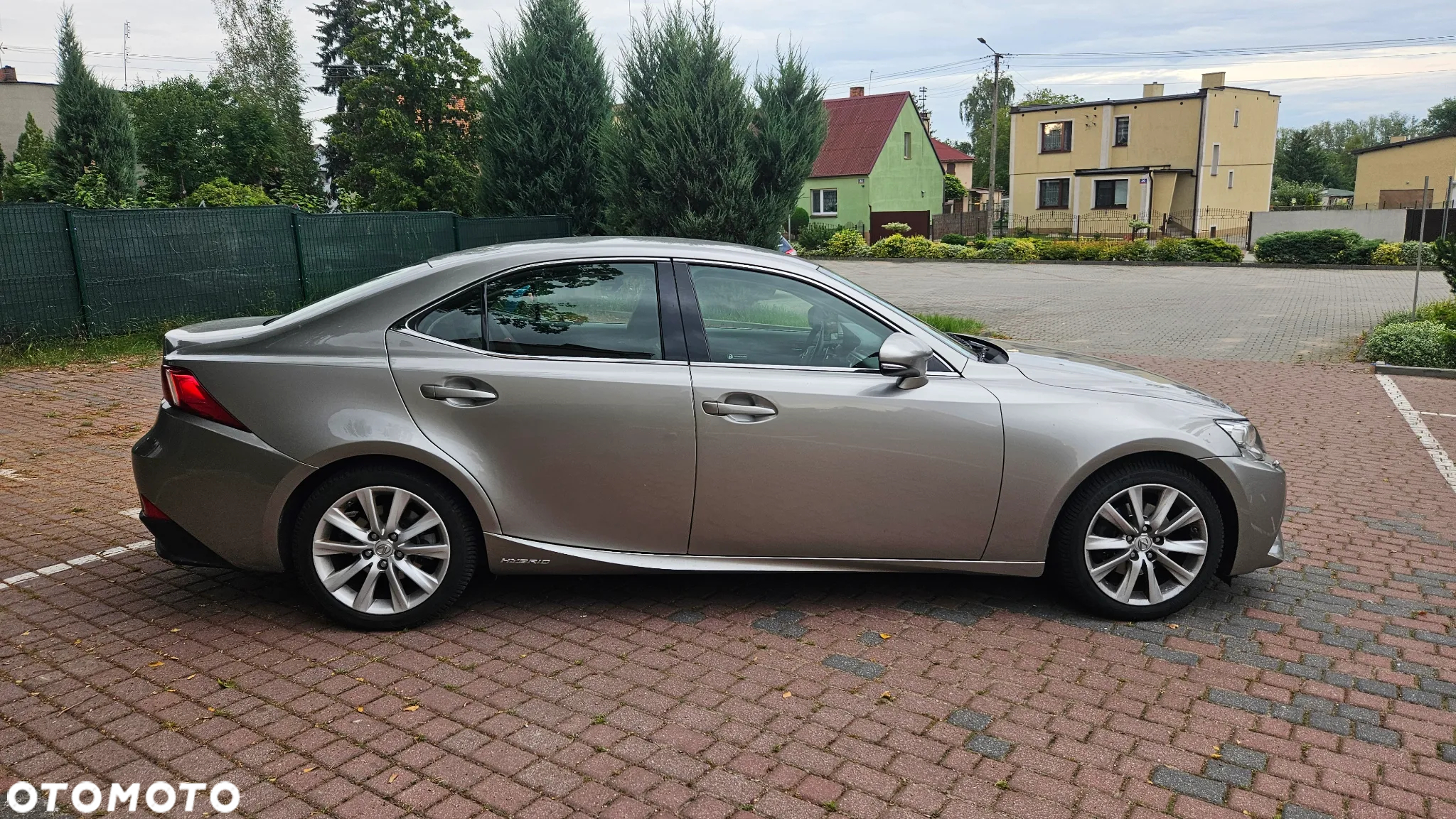 Lexus IS 300h - 4
