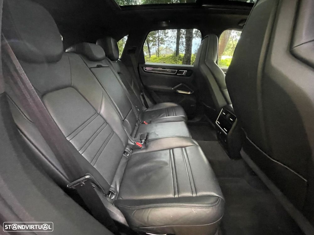 Porsche Cayenne Turbo - 15