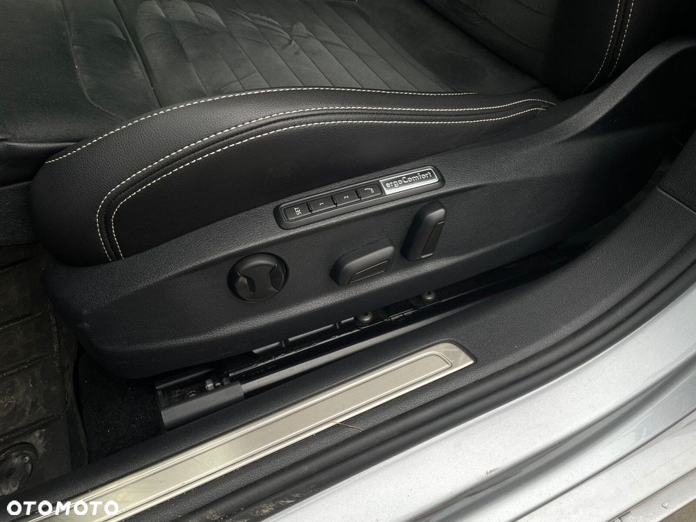 Volkswagen Passat Variant 2.0 TDI EVO Elegance DSG - 12