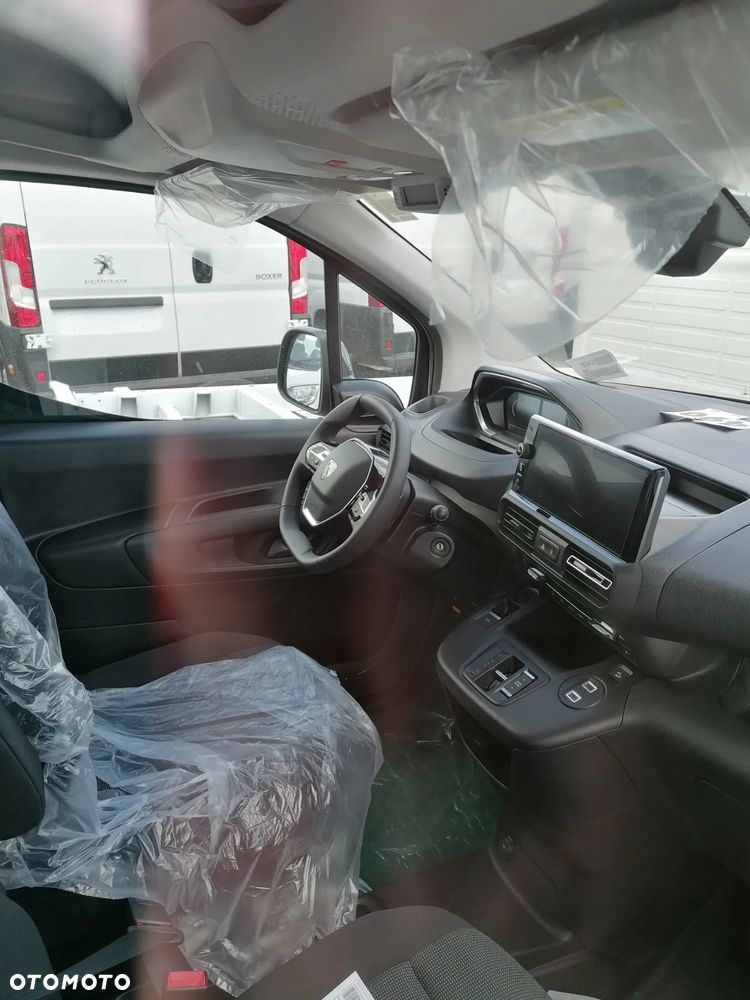 Peugeot Furgon Brygadowy LONG 5 miejsc 1.5 130KM AUTOMAT eat8 2025 - 7