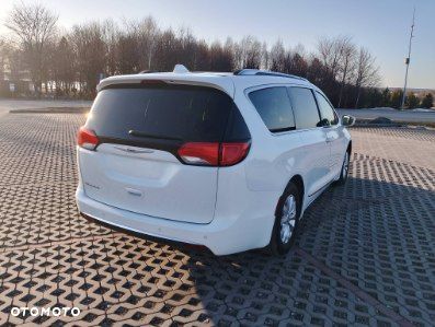 Chrysler Pacifica - 5