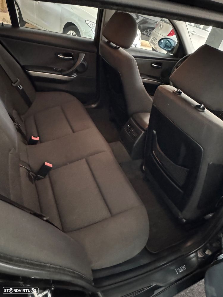 BMW 320 d Sport - 12
