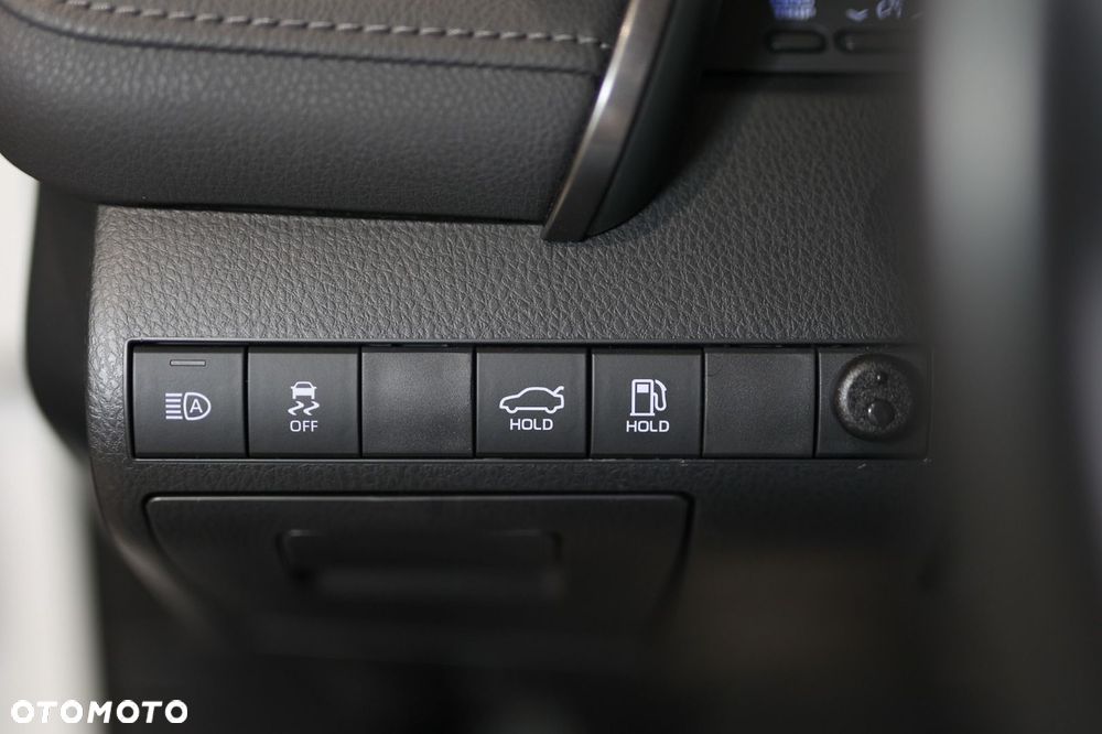Toyota Camry - 23