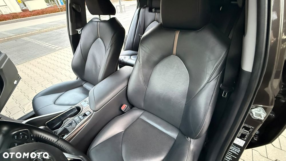 Toyota Camry - 32
