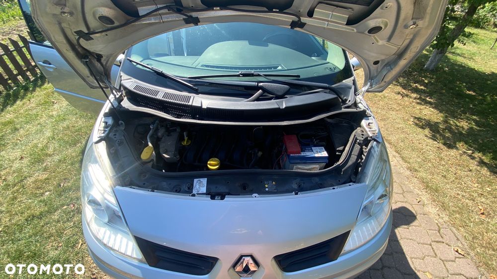 Renault Scenic 1.6 16V Family - 4