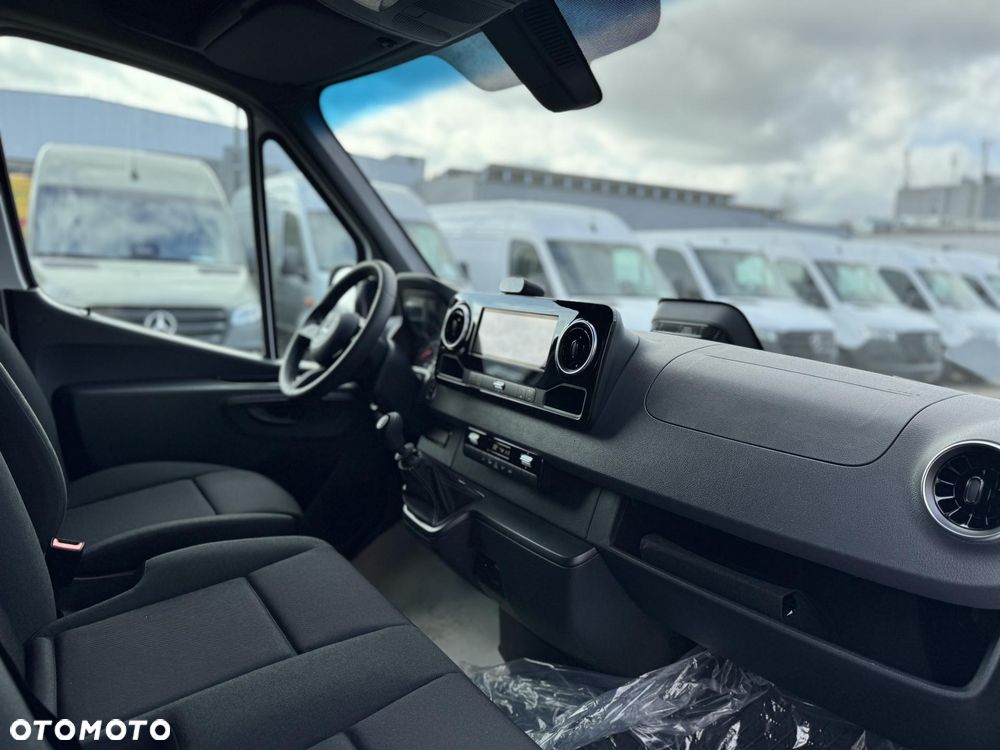 Mercedes-Benz Sprinter - 9