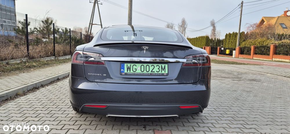 Tesla Model S - 10