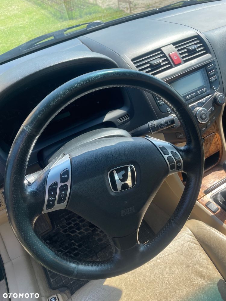 Honda Accord 2.0 Executive - 12