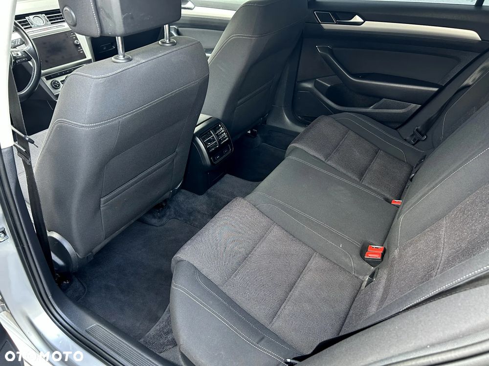 Volkswagen Passat - 9