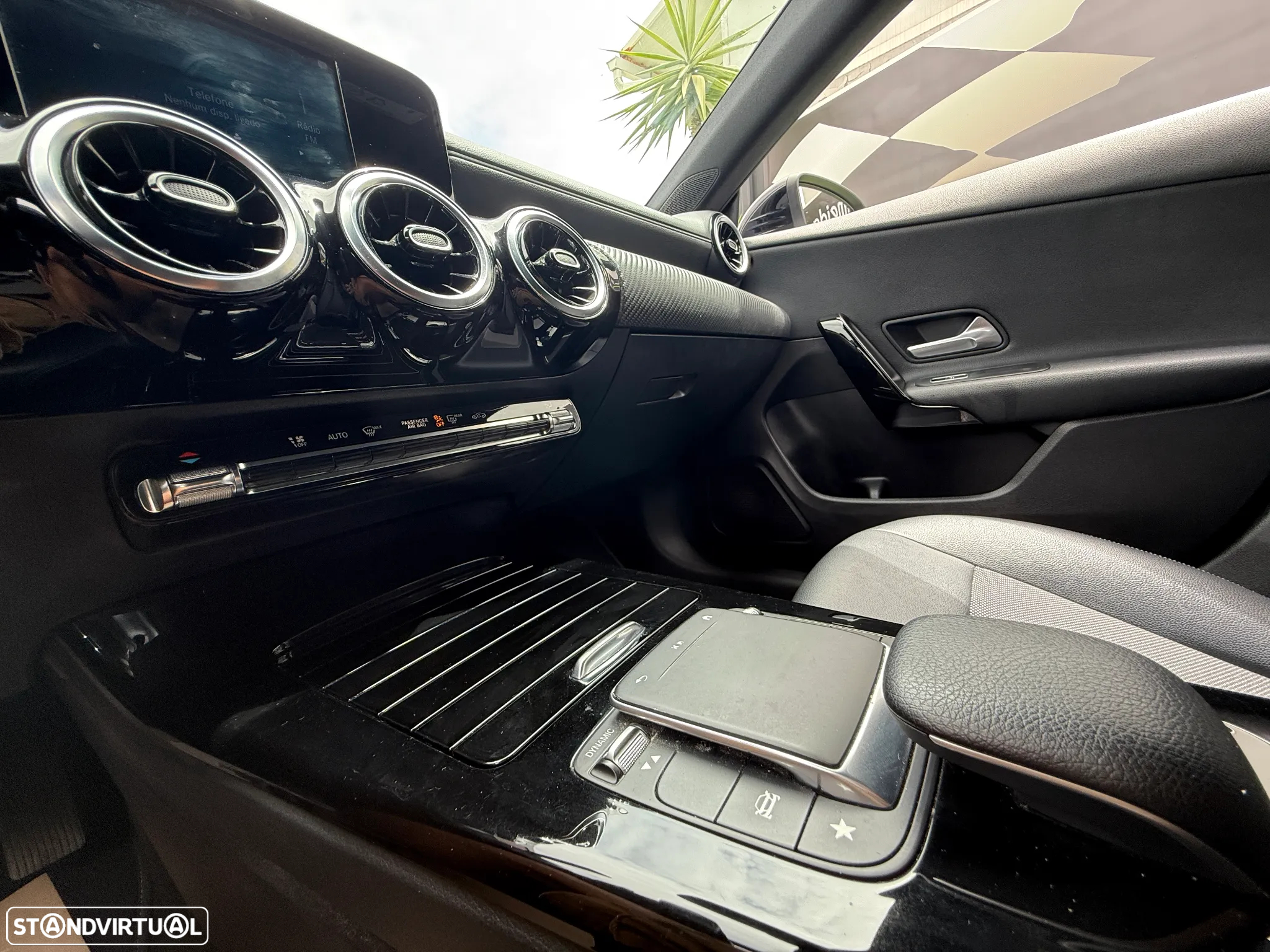 Mercedes-Benz CLA 180 d Shooting Brake 7G-DCT - 32