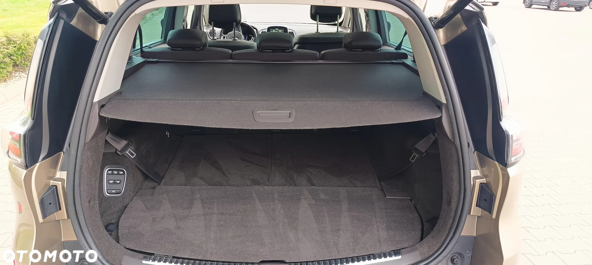 Renault Espace 1.6 dCi Energy Initiale Paris EDC 7os - 15