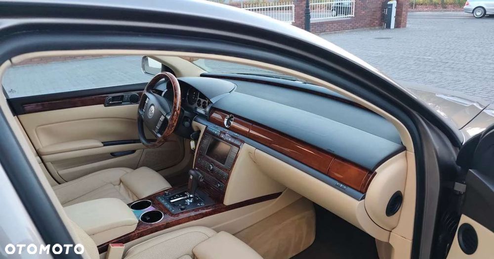 Volkswagen Phaeton - 32