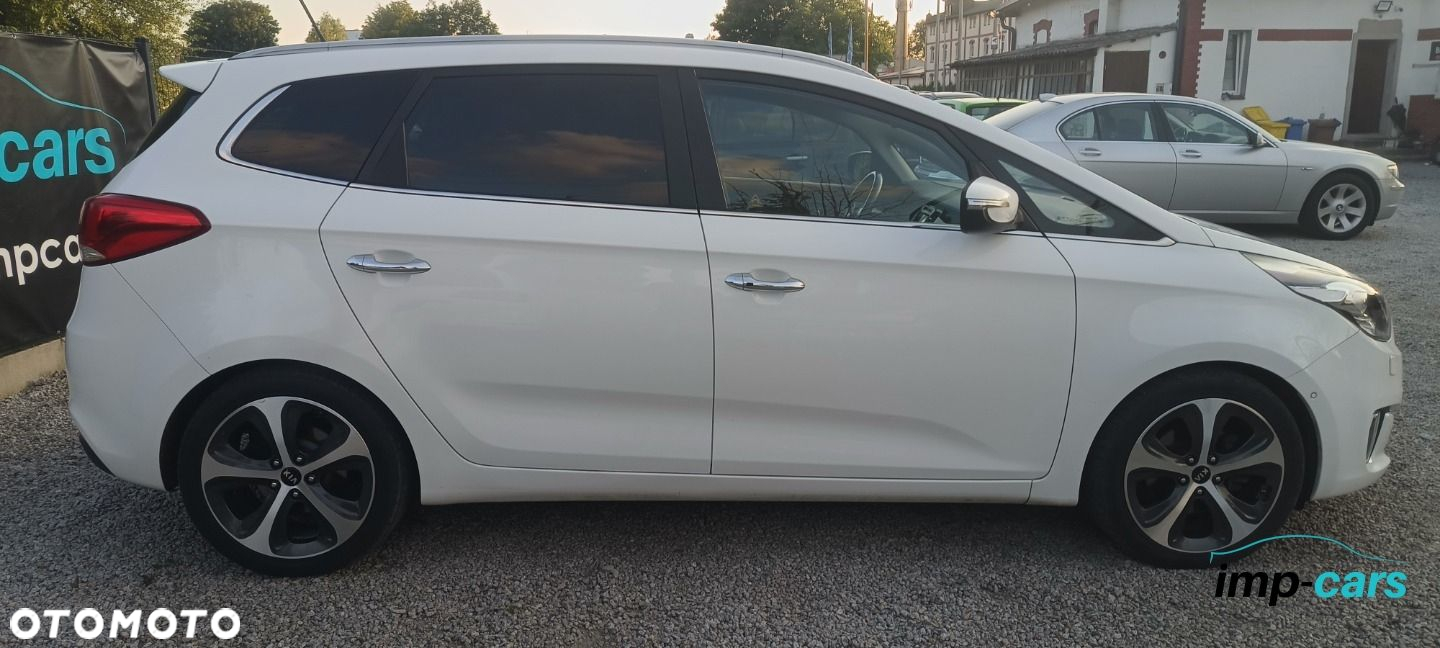 Kia Carens - 4