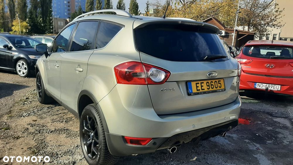 Ford Kuga 2.0 TDCi 2x4 Titanium - 4