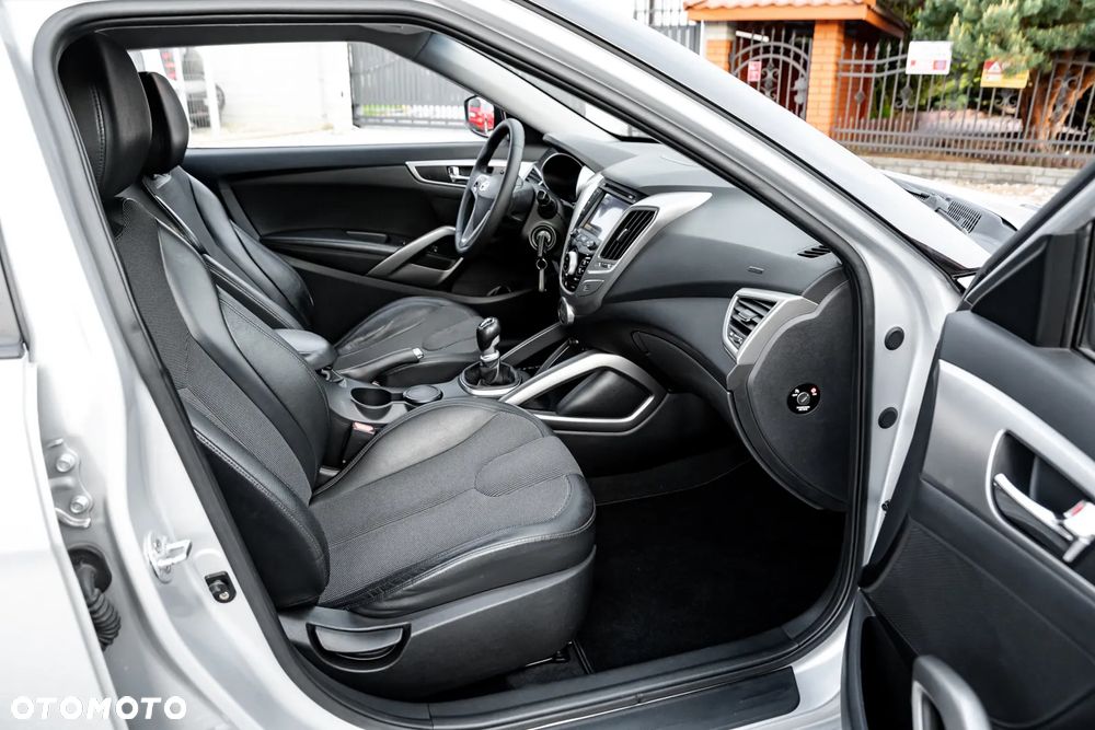 Hyundai Veloster 1.6 Premium - 26